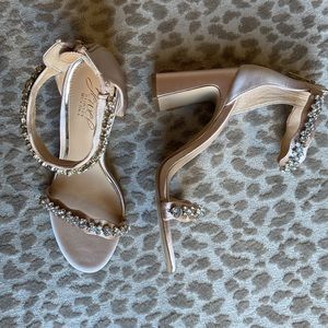 Jewel Badgley Mischka Mayra Ankle Strap Evening Shoe in Champagne, size 7.